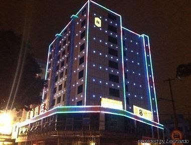 Super 8 Hotel Fuzhou Railway Station West Exterior photo