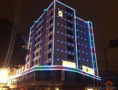 Super 8 Hotel Fuzhou Railway Station West Exterior photo